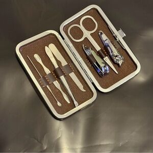 Checkered Brown Grooming Kit